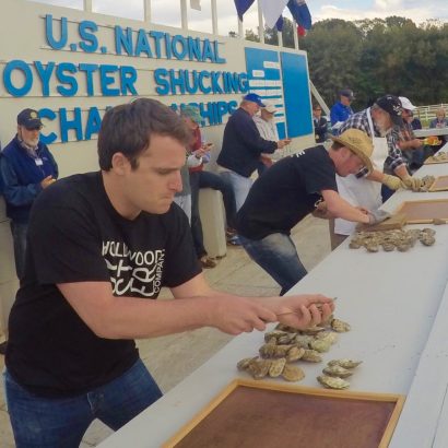 oyster-shucking-contestants-st-marys-festival